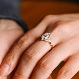 1.0CT-2.0CT Emerald Cut Moissanite Diamond Unique Cluster Engagement Ring