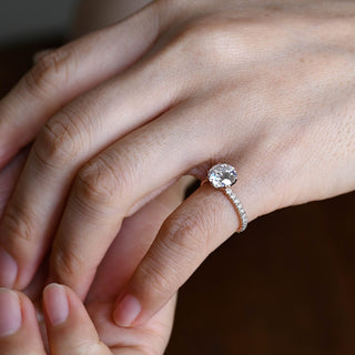 Bague de fiançailles en diamants à coupe ronde en moissanite sertie de tulipes de 2,0 à 3,0 ct