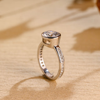 Bague de fiançailles avec diamants Moissanite taille ronde sertis clos de 1,50 ct à 2,50 ct