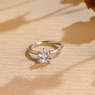 Anillo de compromiso con halo oculto de diamantes de moissanita de talla corazón de 1,0 CT a 2,0 CT