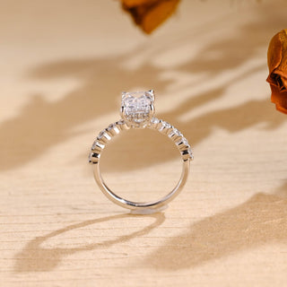 Anillo de compromiso con halo oculto de diamantes de moissanita de talla esmeralda de 1,50 ct a 2,50 ct