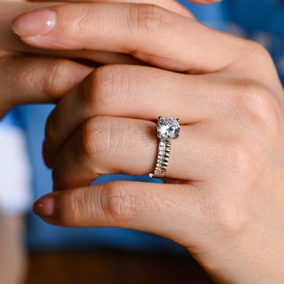 Bague de fiançailles pavée unique en diamants Moissanite taille ronde de 1,50 ct à 2,50 ct