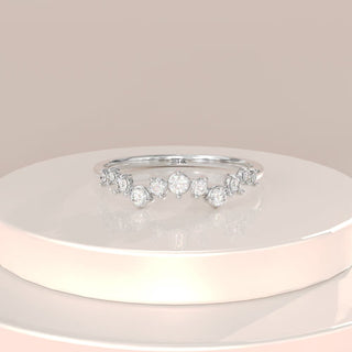 Bague de mariage empilable en forme de demi-éternité avec diamants taille ronde pour femme