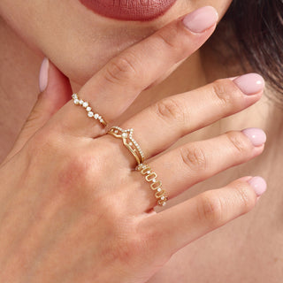 Anillo de bodas apilable de media eternidad con diamantes de talla redonda para mujer