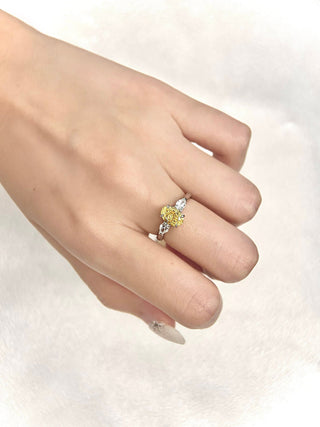 Anillo de compromiso con tres piedras de diamante de moissanita de corte ovalado amarillo elegante de 1,50 ct a 2,50 ct