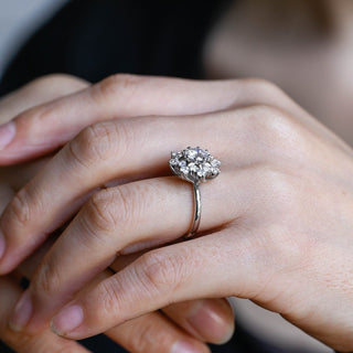 Bague de fiançailles unique en grappe de diamants en moissanite à taille ronde de 1,0 à 2,0 ct