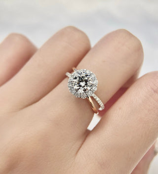 Bague de fiançailles torsadée avec halo de diamants en moissanite à taille ronde de 1,0 à 2,0 ct