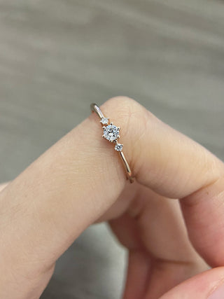 Anillo de compromiso con diamante solitario de moissanita de talla redonda de 0,20 ct a 0,40 ct