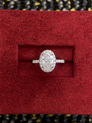 Anillo de compromiso con halo de diamantes de moissanita de talla ovalada de 1,50 ct a 2,50 ct