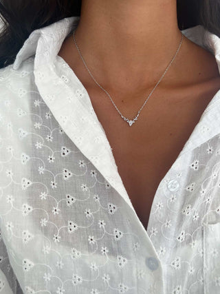 Colgante de asta de ciervo con diamantes de talla pera para mujer