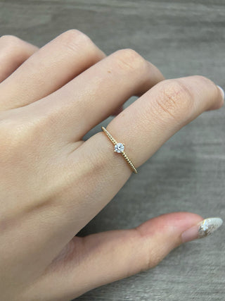 Bague de fiançailles simple en diamant à coupe ronde en moissanite de 0,10 à 0,30 ct