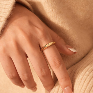 Anillo con sello de barra chapada en diamante de talla ovalada para regalo de Navidad