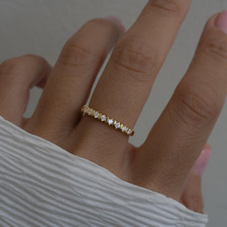 Bague d'éternité unique avec diamants taille ronde pour elle