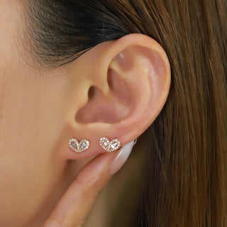 Pendientes de corazón con diamantes redondos y baguette para mujer