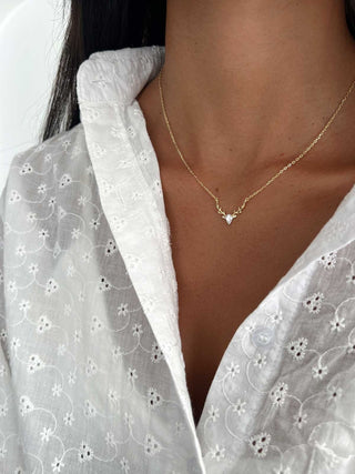 Colgante de asta de ciervo con diamantes de talla pera para mujer