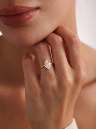 Bague de fiançailles avec halo de diamants en moissanite à taille ovale de 1,0 à 2,0 ct