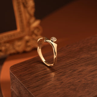 Anillo de oro irregular con forma de onda y diamante de corte redondo, regalo para ella