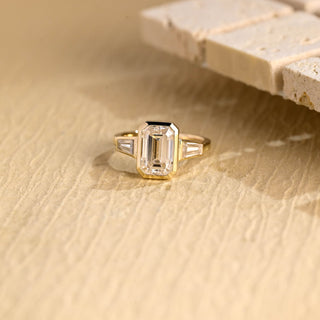 2.0CT-3.0CT Emerald Cut Moissanite Three Stone Diamond Engagement Ring