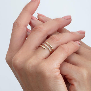 Bague en or massif à taille ronde avec diamants enroulés pour femme