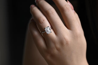 2.0CT-3.0CT Emerald Cut Moissanite Hidden Halo Diamond Engagement Ring