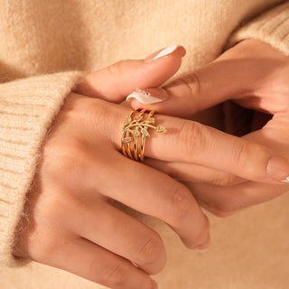 Anillo de bodas con capas de hojas de olivo y diamantes de talla redonda para ella