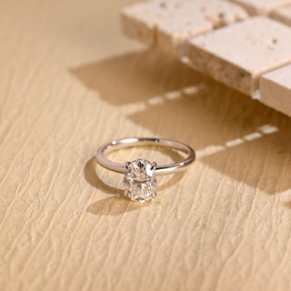 Anillo de compromiso con halo oculto de moissanita de corte ovalado de 1,50 ct a 2,50 ct