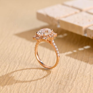 Bague de fiançailles avec halo floral en diamants et moissanite à taille ovale de 1,0 à 2,0 ct