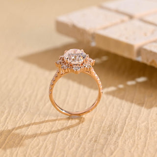 Bague de fiançailles avec halo floral en diamants et moissanite à taille ovale de 1,0 à 2,0 ct