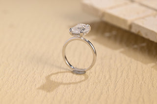 Bague de fiançailles avec halo caché de diamants en moissanite taille émeraude de 2,50 à 3,0 ct