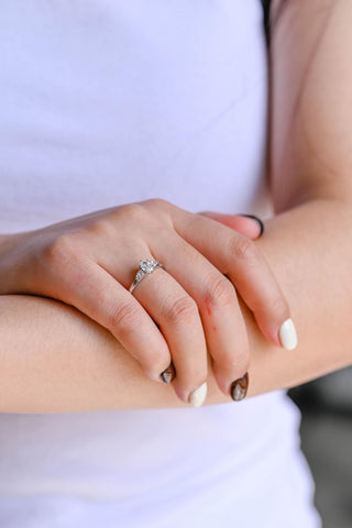 Bague de fiançailles à trois pierres avec diamants en moissanite taille ovale de 1,0 à 2,0 ct