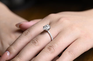 Anillo de compromiso con diamante único de moissanita de talla pera de 2,0 CT a 3,0 CT