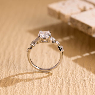 Anillo de compromiso inspirado en la naturaleza con diamante moissanita de talla ovalada de 1,50 ct a 2,50 ct