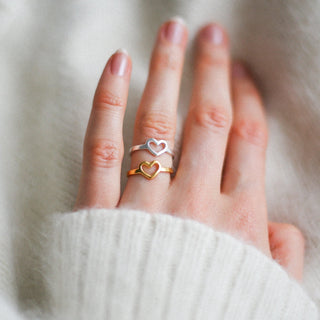 Bague ajustable en or uni en forme de cœur pour elle