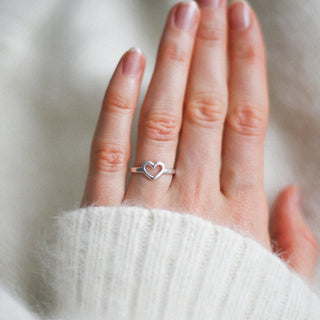 Bague ajustable en or uni en forme de cœur pour elle