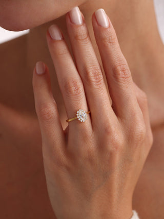 Bague de fiançailles avec halo floral en moissanite à taille ovale de 1,0 à 2,0 ct