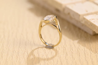 Anillo de compromiso con diamante bypass de moissanita de talla pera de 1,50 ct a 2,50 ct