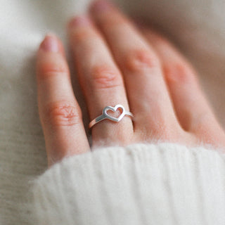 Bague ajustable en or uni en forme de cœur pour elle