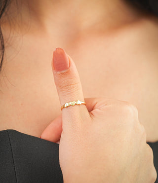 Anillo liso de tres corazones en oro macizo de 14 k para mujer