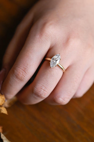 Anillo de compromiso con tulipán floral y diamantes de moissanita de talla marquesa de 2,0 CT a 3,0 CT