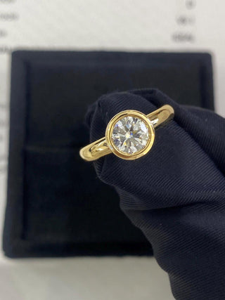 Bague de fiançailles avec diamants Moissanite taille ronde sertis clos de 1,0 à 2,0 ct