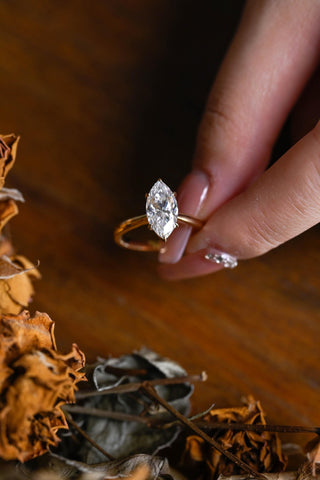 Anillo de compromiso con tulipán floral y diamantes de moissanita de talla marquesa de 2,0 CT a 3,0 CT