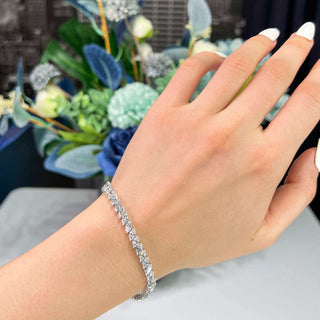 Bracelet tennis en or blanc avec diamants et moissanite taille marquise