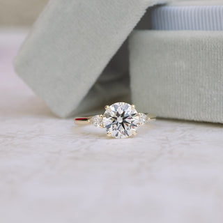 2.0CT Round & Pear Cut Moissanite 3 Stone Engagement Ring - ELITE CARAT