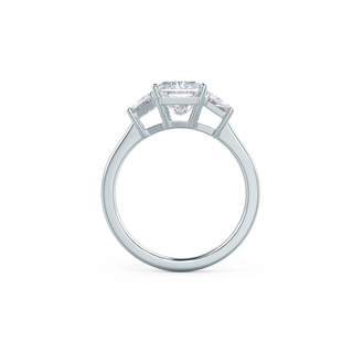 Bague de fiançailles à trois pierres en or blanc 18 carats avec moissanite radiante sertie cathédrale de 2,50 ct