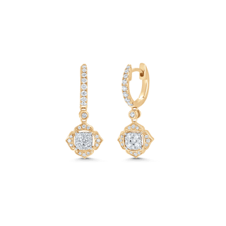 Boucles d'oreilles pendantes en forme de Huggie avec diamants en moissanite ronde de 0,58 TCW