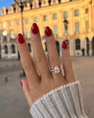 Anillo de compromiso con pavé de diamantes en forma de pera F-VS1 de 1,0 y 2,0 ct