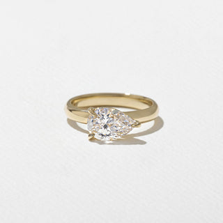 Bague de fiançailles solitaire en diamant poire East-West de 1,58 ct G/VS1 CVD