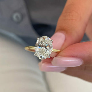 Bague de fiançailles avec solitaire ovale et halo caché en moissanite de 2,72 ct