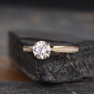 Bague de fiançailles solitaire en moissanite de forme ronde de 1,0 ct