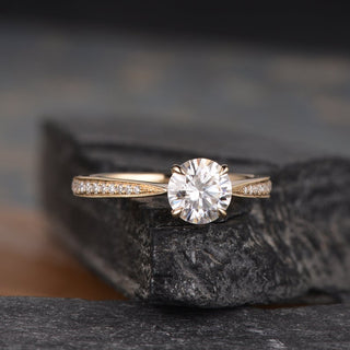 Bague de fiançailles solitaire en moissanite de forme ronde de 1,0 ct